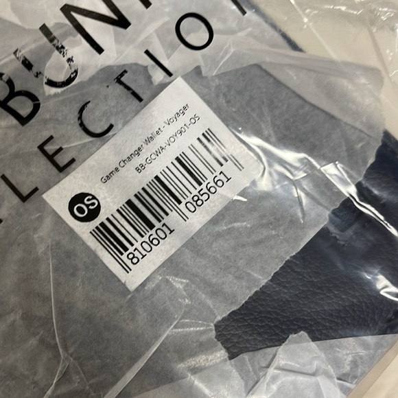 NWT Buffbunny Game Changer Wallet - Picture 2 of 10